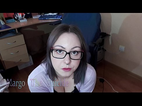 ❤️ 안경을 쓴 섹시한 여자가 카메라에 딜도를 빤다. 빌어먹을 비디오  포르노에서 ko.com-porn-kai.ru ﹏