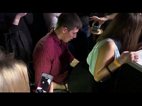 ❤️ 러시아 나이트 클럽에서 실제 섹스. 18 세 러시아 여자 항문과 질에 엿 에서 나이트 클럽 빌어먹을 비디오  포르노에서 ko.com-porn-kai.ru ﹏